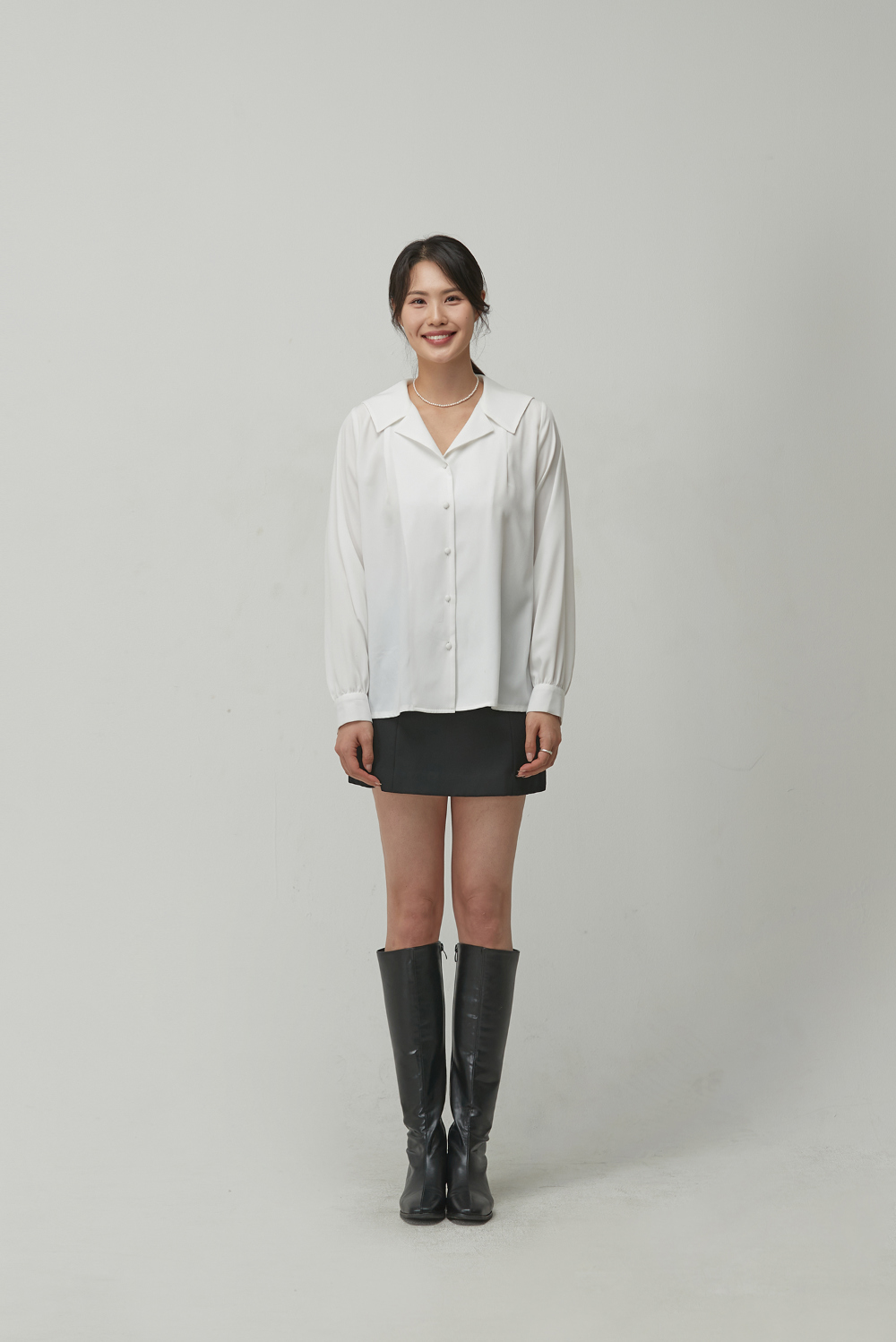 blouse model image-S8L2