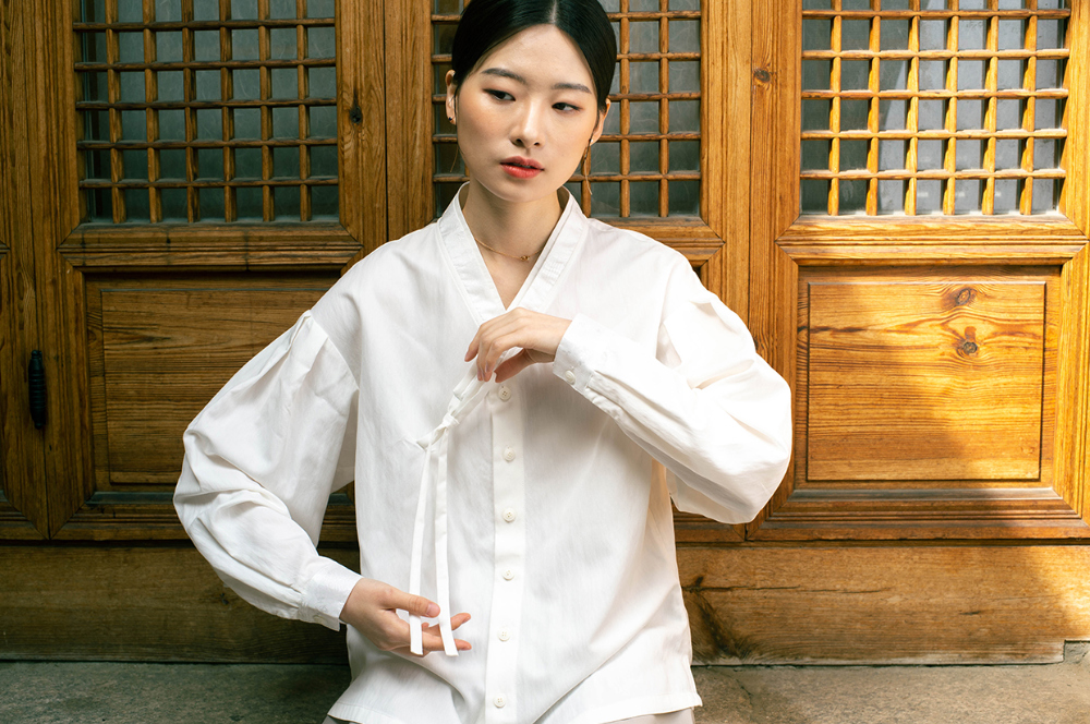 blouse model image-S14L7